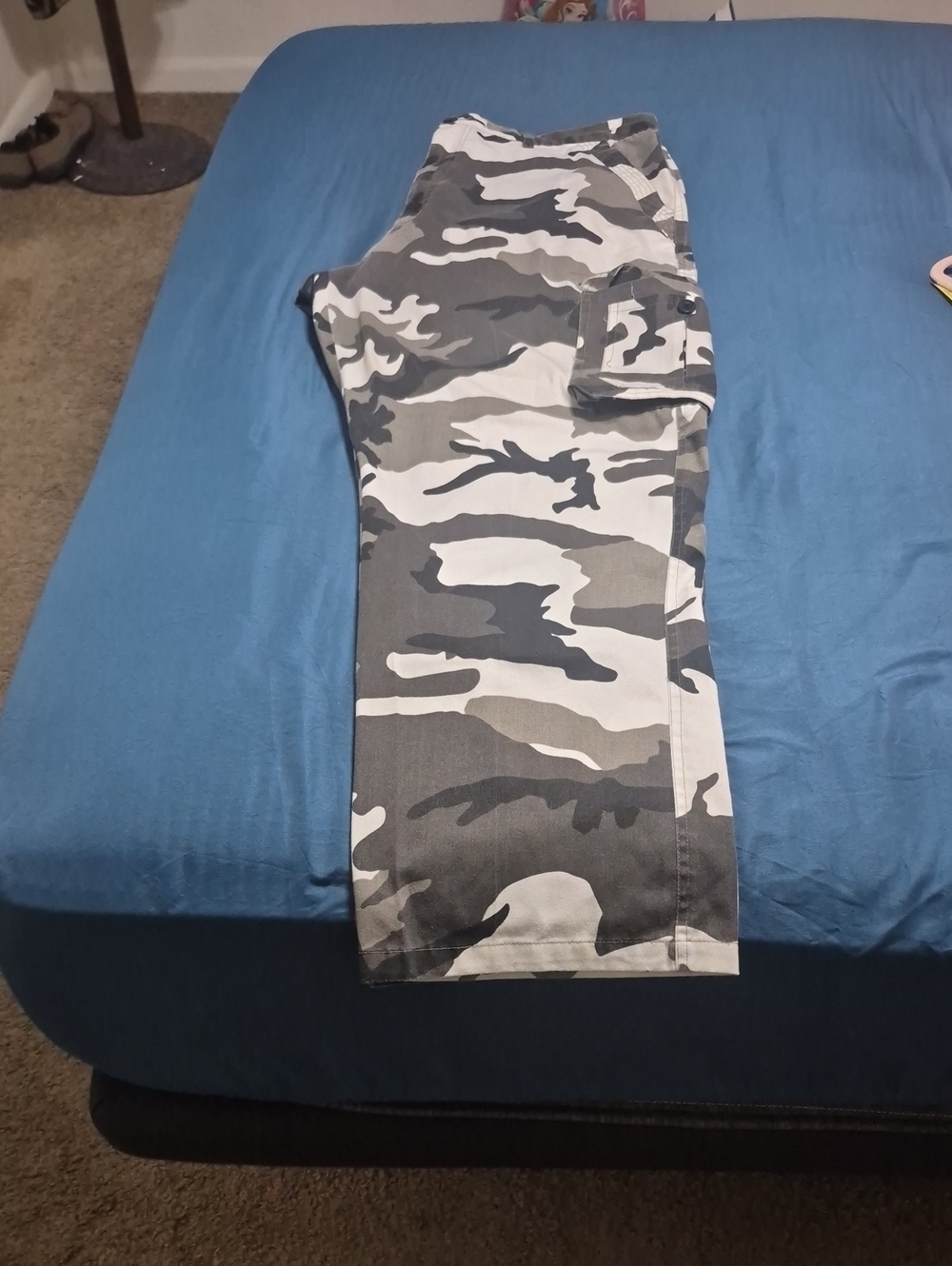 Men's Gray & White Camouflage Cargo Pants - Classic Utility Fit